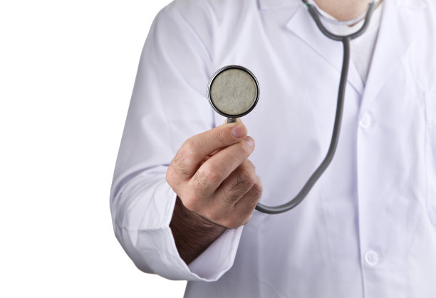 医生拿着听诊器图片下载