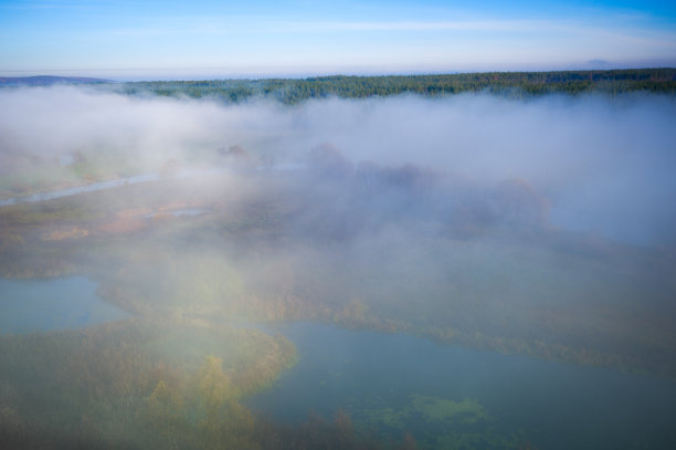 雾蒙蒙的农村场景图片下载