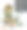 女孩用手机发短信图片下载