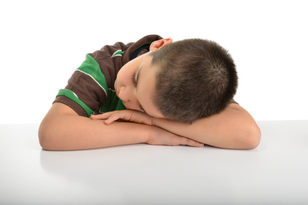 小男孩睡觉图片下载