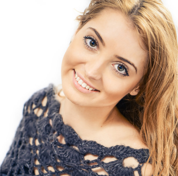 微笑的金发碧眼的肖像图片下载