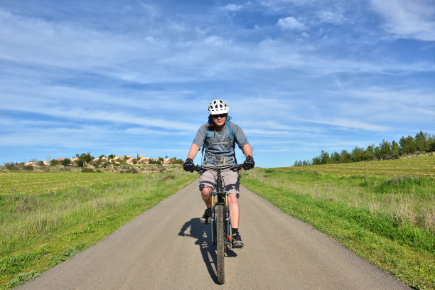 山地车村的背景图片下载
