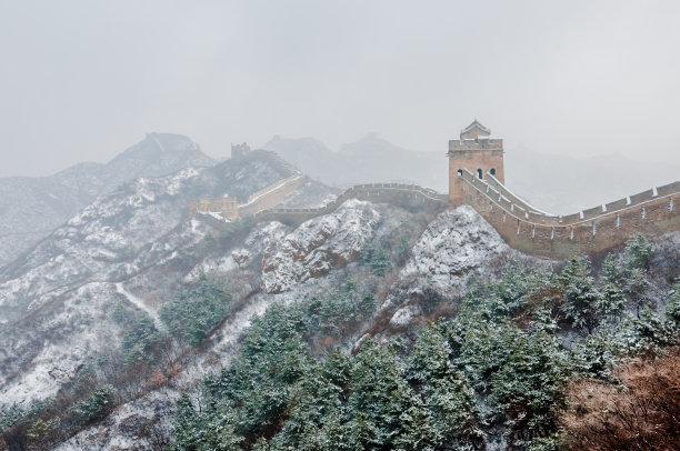 朦胧的金山岭长城图片下载