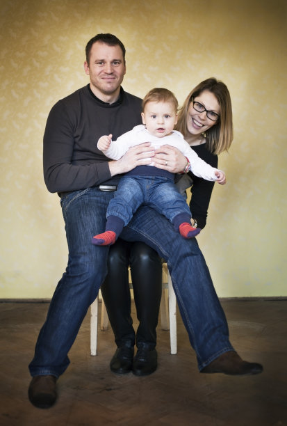 年轻的家庭图片下载