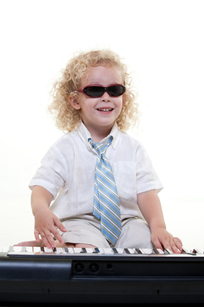 年轻的卷发犹太白种人幼童图片下载