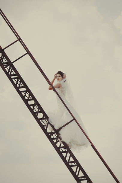 新娘走向天堂图片下载