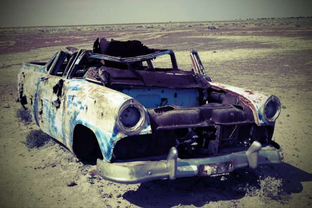 废弃的旧汽车图片下载