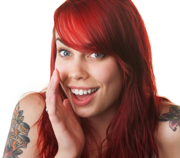 幸福年轻女人的私语图片下载