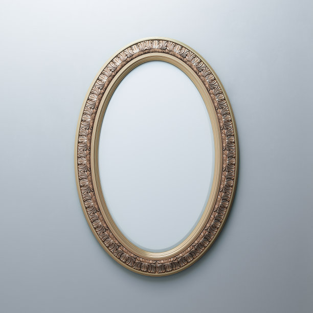 经典白墙上金雕镜框(椭圆形垂直版)图片下载