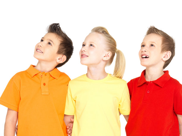 快乐的孩子们抬头看着画像图片下载