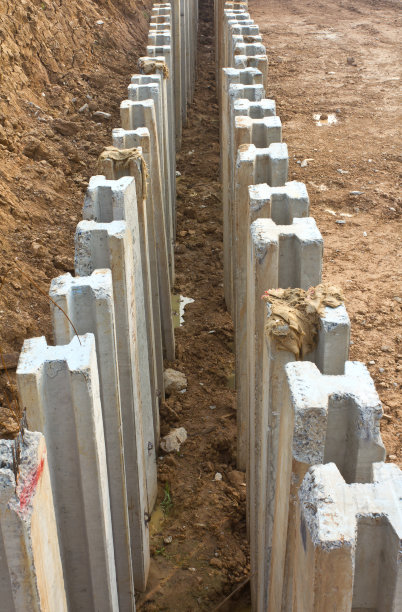 埋入地下的混凝土。图片下载