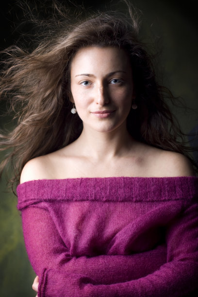 年轻美丽的女人的肖像图片下载