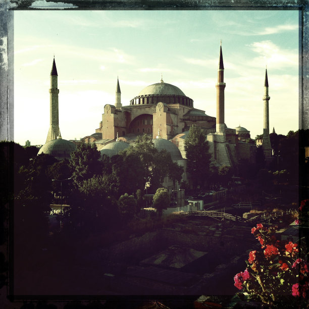 位于伊斯坦布尔苏丹艾哈迈德地区的圣索菲亚大教堂图片下载