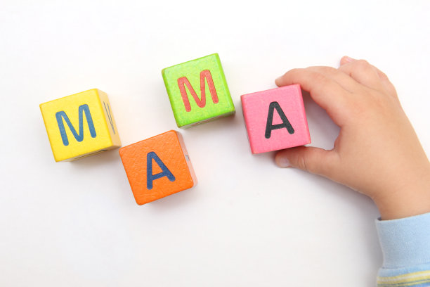 立方体上的妈妈图片下载