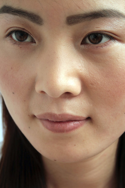 一个年轻女人的肖像图片下载