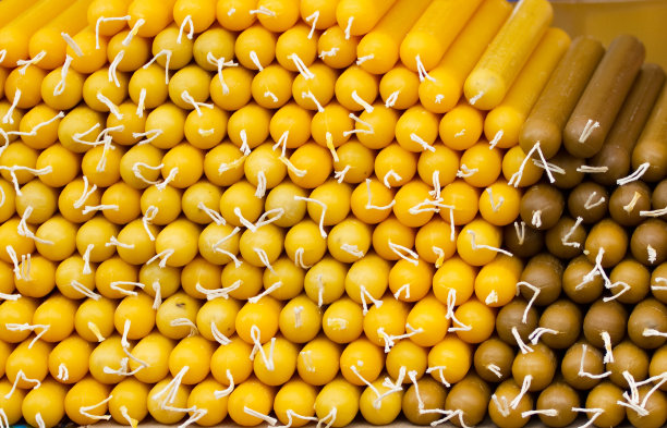 黄色的蜡烛。图片下载