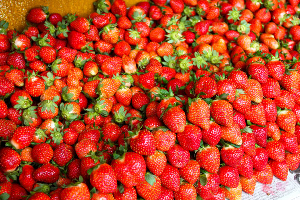 成熟的草莓图片下载