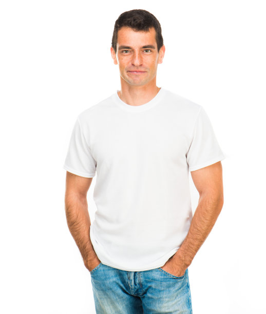 年轻人身上的白色t恤图片下载