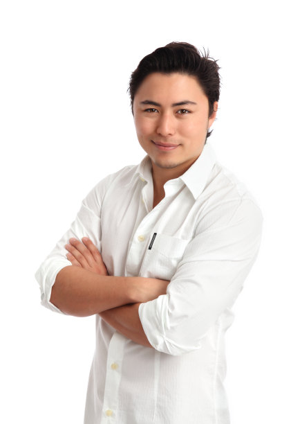 年轻人双臂交叉图片下载