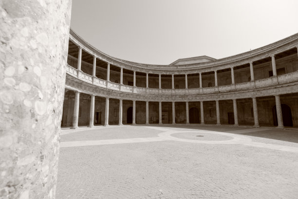 阿罕布拉·德·格拉纳达。卡洛斯五世宫殿的宫廷图片下载