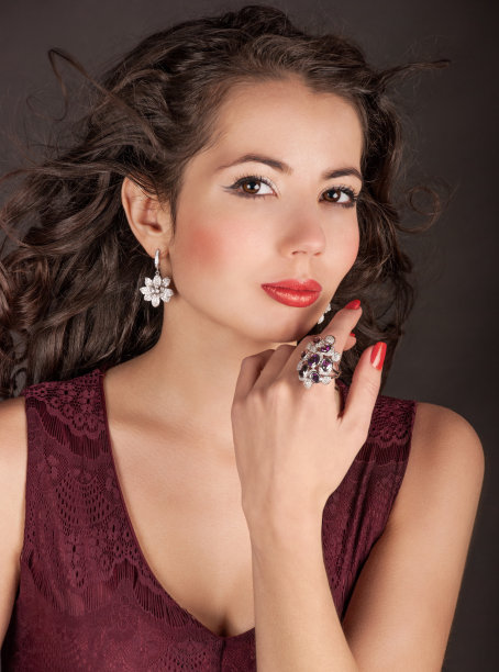 女人的珠宝图片下载