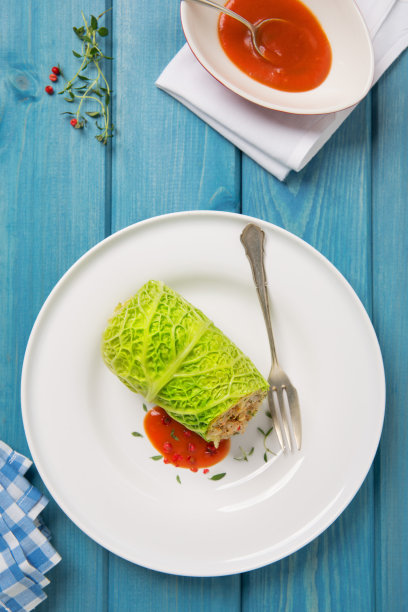 卷心菜叶，馅料是碎猪肉或牛肉图片下载