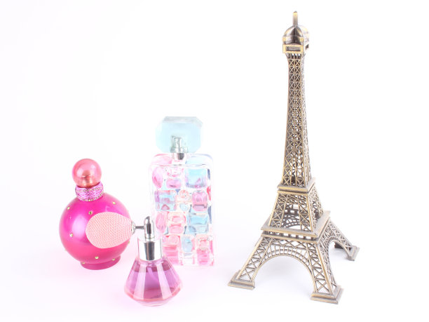 带香水的埃菲尔铁塔图片下载