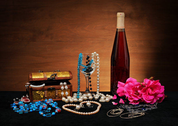 珠宝、鲜花和酒图片下载