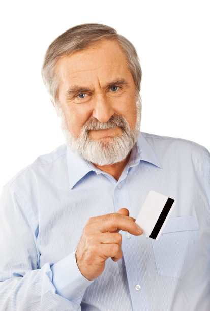 一个拿着现金卡的老人图片下载
