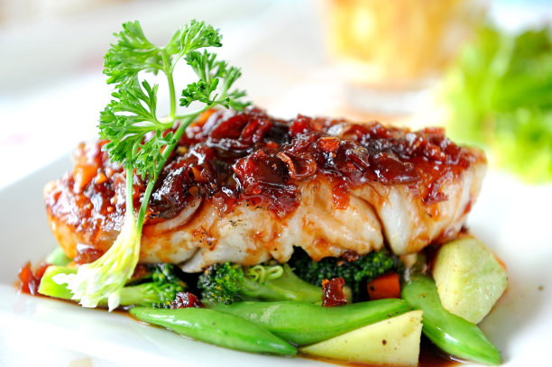 鱼排配蔬菜素材图片