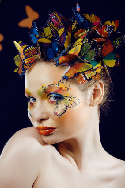 年轻女子的创意化妆像蝴蝶图片下载