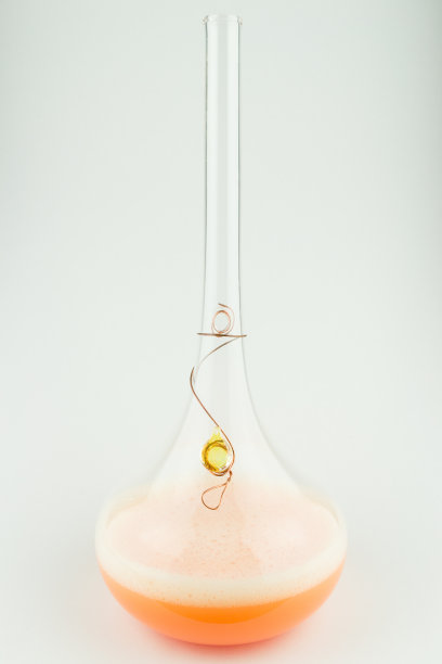 装有橘子水的玻璃瓶图片下载