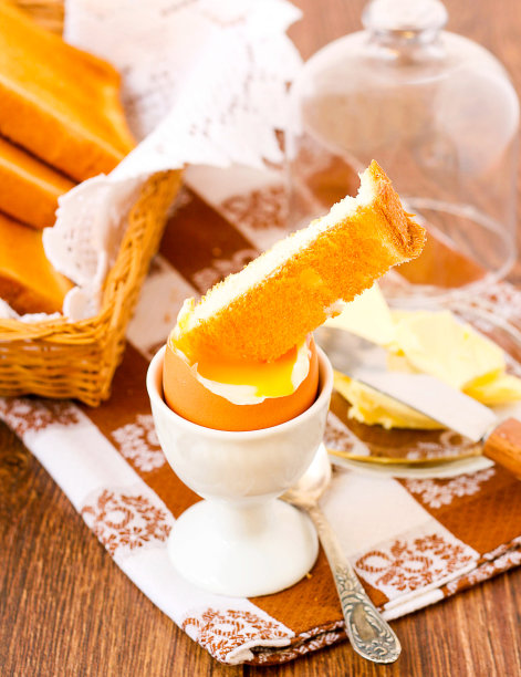 煮鸡蛋和烤面包图片下载