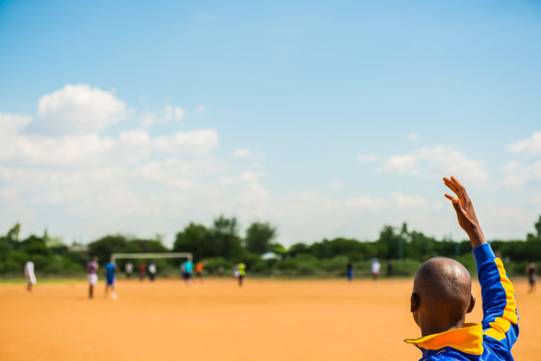 足球玩图片下载