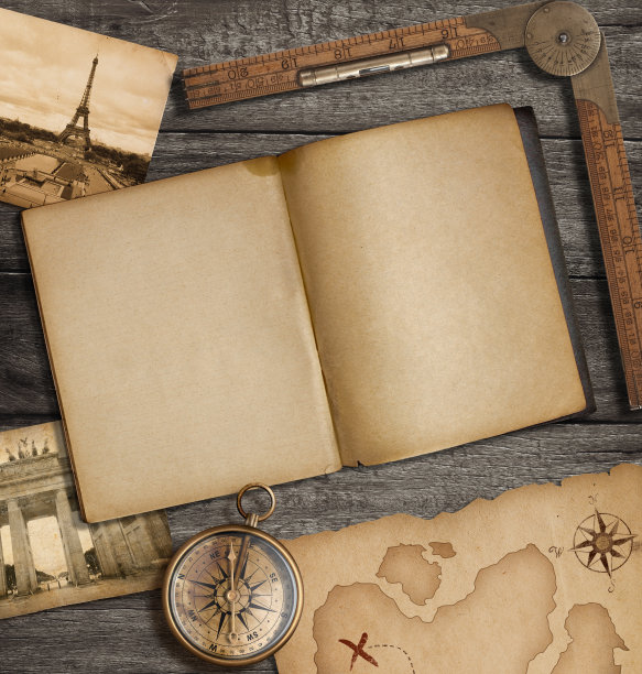 打开日记顶视图与旧藏宝图和指南针图片下载