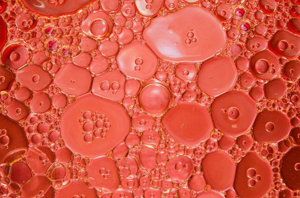 油滴在水面上图片下载