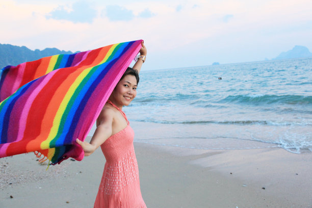 奥南海滩上的女人图片下载