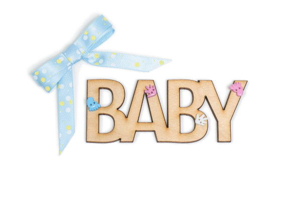 带蝴蝶结和纽扣的婴儿木制标志图片下载