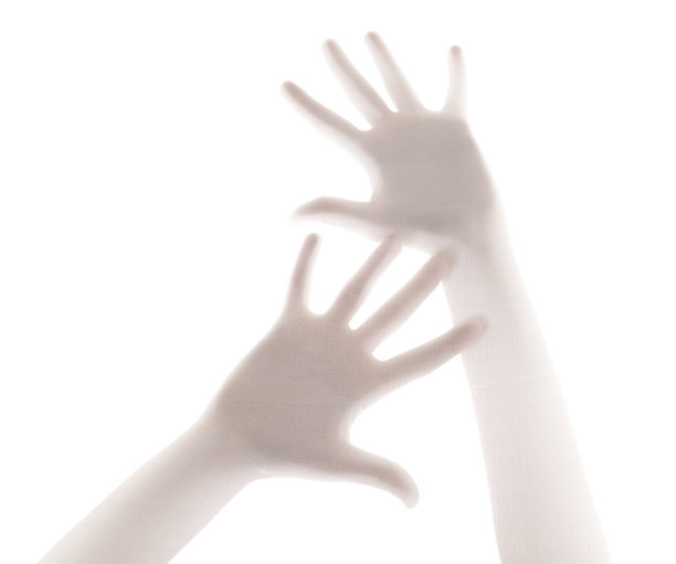 女孩伸手寻求帮助图片下载