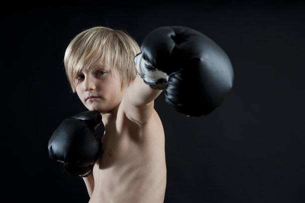 男孩拳击手套图片下载