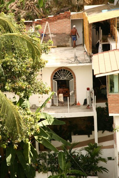 热带风暴清理，巴亚尔塔港，墨西哥图片下载