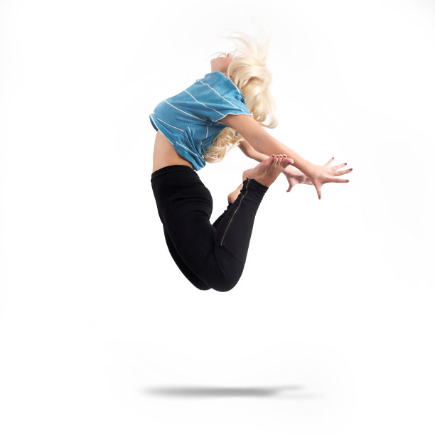 女人跳。影棚拍摄图片下载