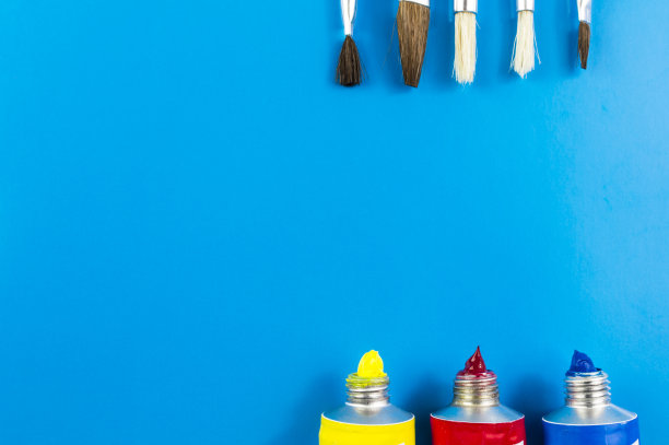 水彩和油漆刷图片下载