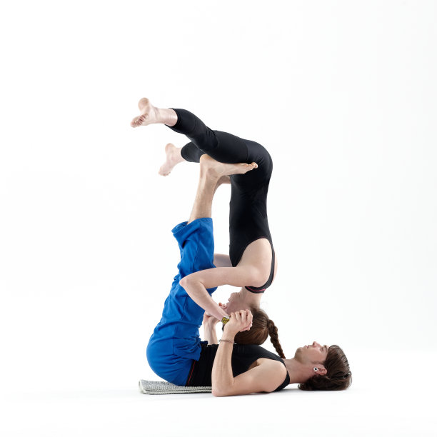 练习acro-yoga图片下载