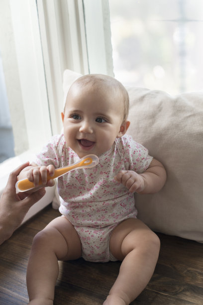 宝宝的第一顿饭图片下载