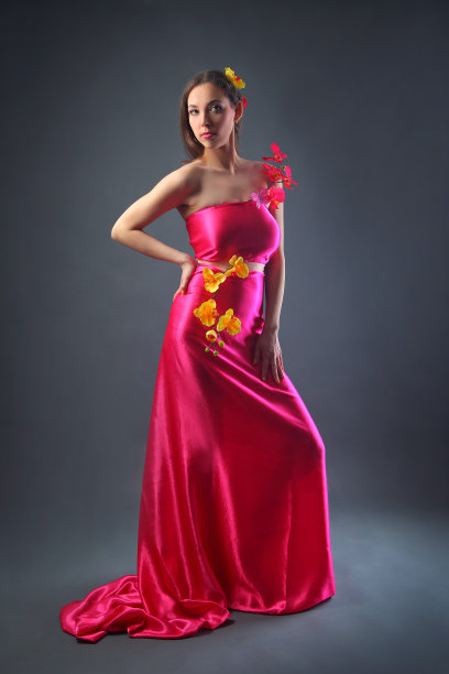 粉红色的长裙图片下载