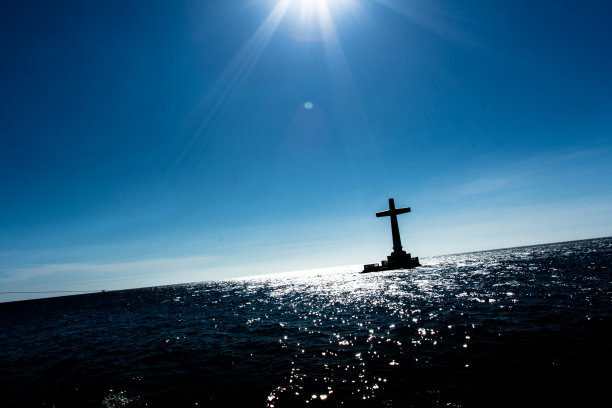 穿越大海图片下载