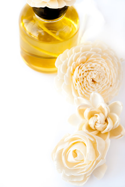 精油与手工花芦苇扩散器图片下载