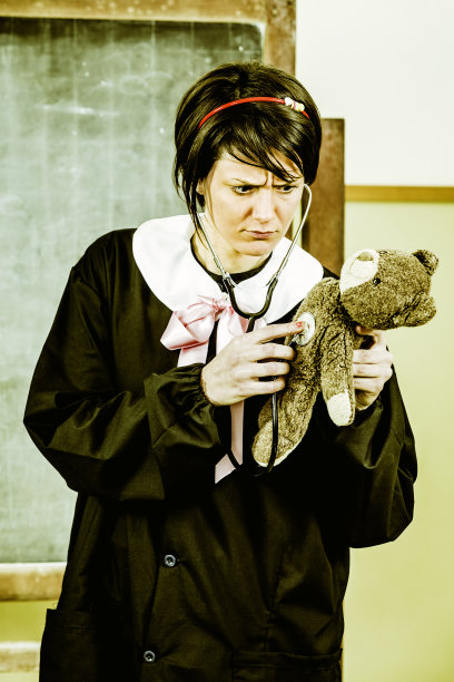 在学校的科学课。幽默图片下载