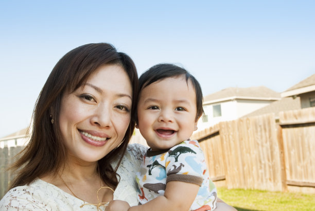 幸福的亚洲家庭图片下载